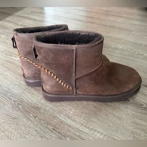 UGG Men’s Deco Classic Mini Suede Boots
